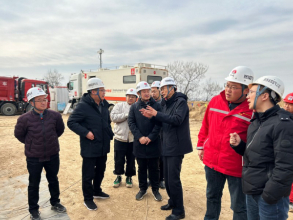 陜西金源招賢礦業(yè)有限公司陳秀友一行受邀到煤層氣銅川分公司進行業(yè)務交流-1.JPG