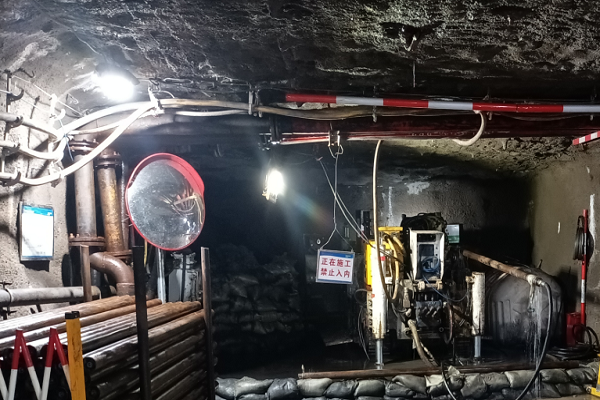 N1217工作面頂板疏放水鉆探工程通過礦方竣工驗收.png