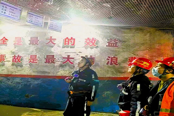 榆林分公司《小保當(dāng)一號(hào)煤礦二號(hào)主排水泵房及變電所注漿堵水工程》順利通過(guò)竣工驗(yàn)收1.jpg