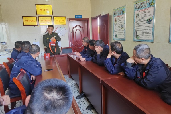 自救器培訓(xùn)，提高員工自救能力.jpg