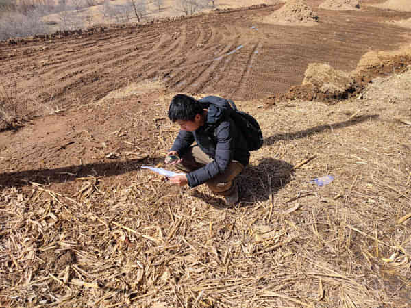 招賢4306工作面防治沖擊地壓項(xiàng)目完成初期野外踏勘工作-01.jpg