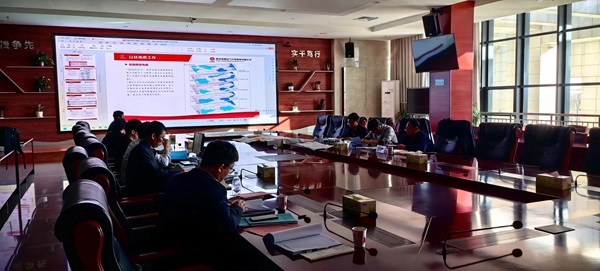 小保當(dāng)二號(hào)煤礦132206頂板疏放水設(shè)計(jì)順利通過專家評(píng)審2.jpg