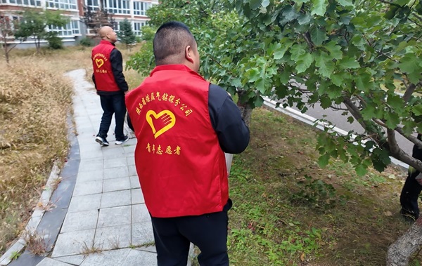 金秋山楂紅 采摘共享樂.jpg