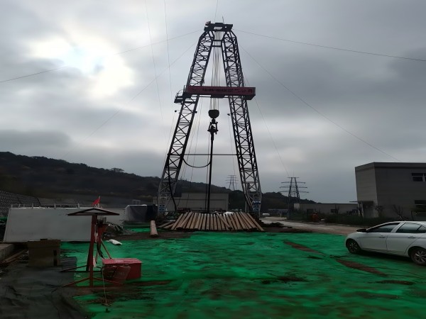 鉆采分公司玉華電纜鉆孔及吊掛工程順利開工-1.jpg